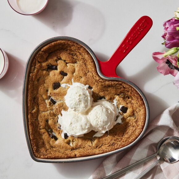 NEW! Le Creuset Enameled Cast Iron Heart Skillet Pan - Picture 7 of 11